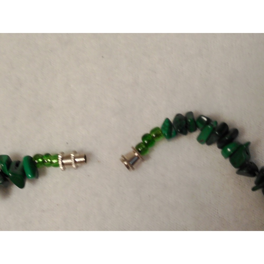 Chic Green Chip Malachite Beaded Necklace Magnetic Clasp Gemstone Jewelry - Picture 5 of 6